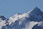 55 Maxi zoom sulla Punta  Cermenati innevata in Resegone (1875 m) 
